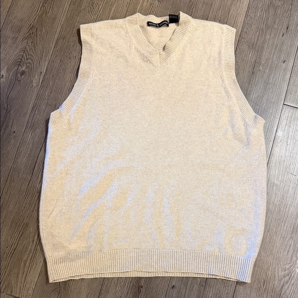 Autumn Cashmere V-Neck Sweater Vest in Cream